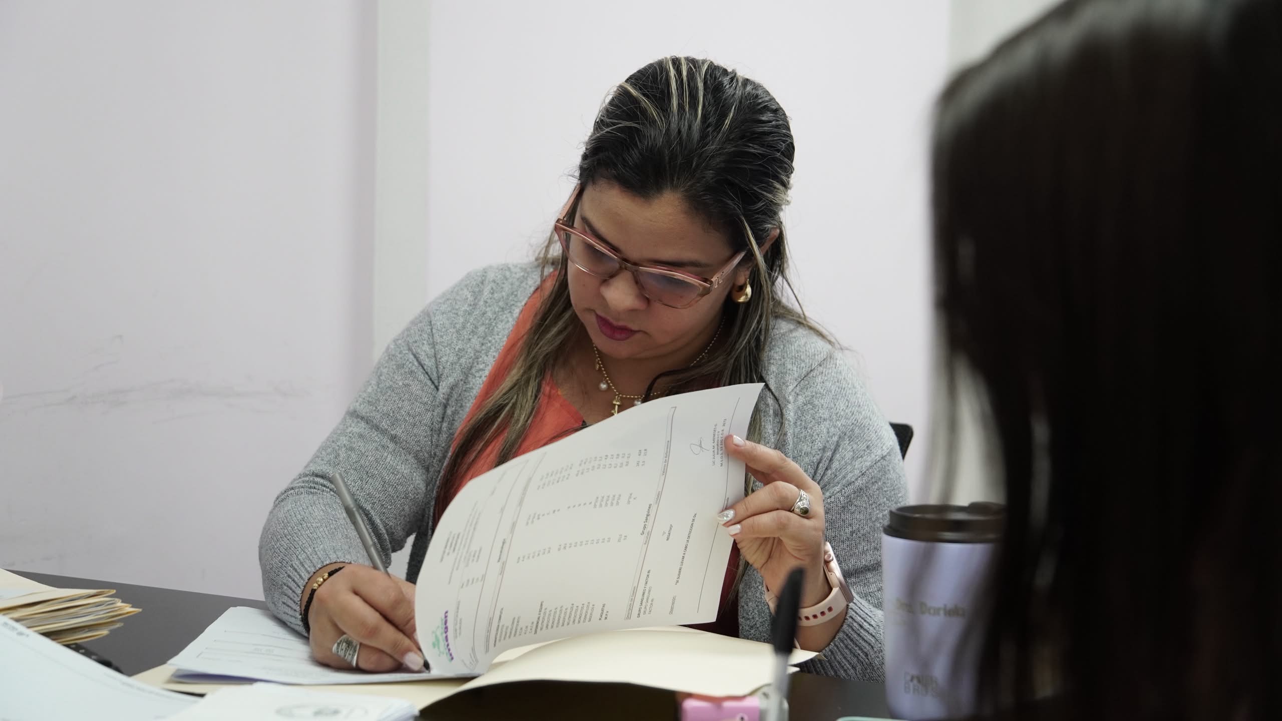 Lee más sobre el artículo En la sede del servicio médico de MinMujer se culmina con éxito evaluaciones preoperatorias a 23 pacientes