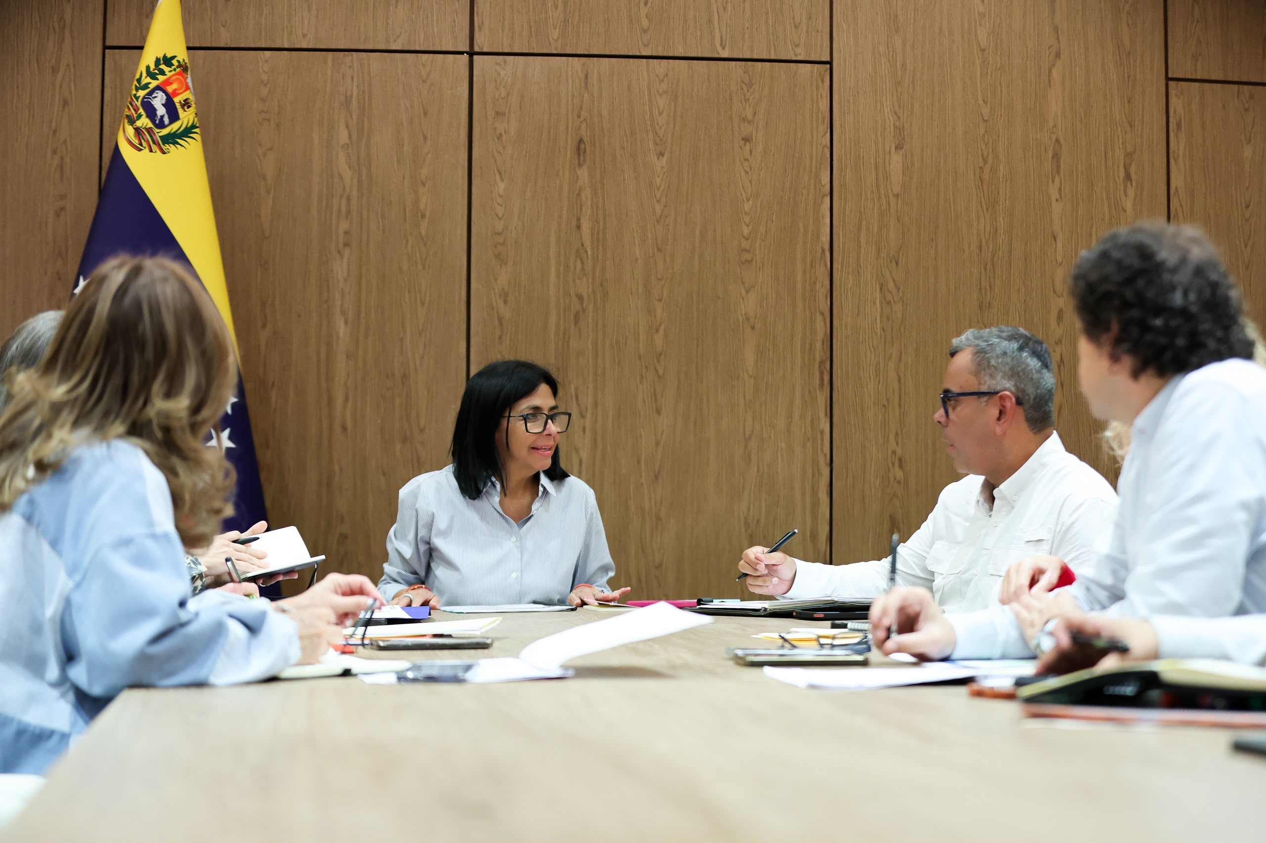 En este momento estás viendo Presidenta Delcy Rodríguez revisa avances del Plan Venezuela Renace y entrega de viviendas