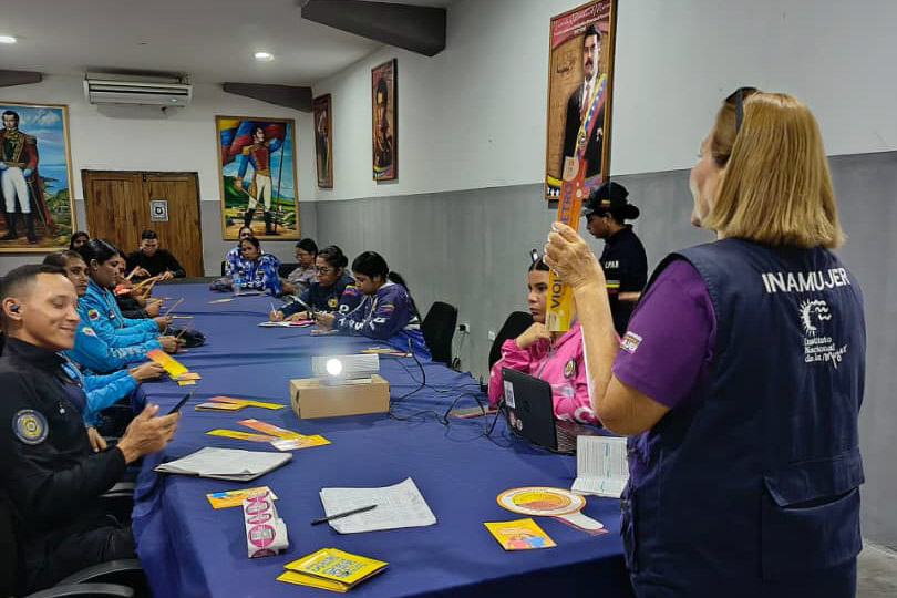 En este momento estás viendo Capacitan a funcionarias y funcionarios de la Policía Nacional Bolivariana en Sucre para combatir la violencia de género