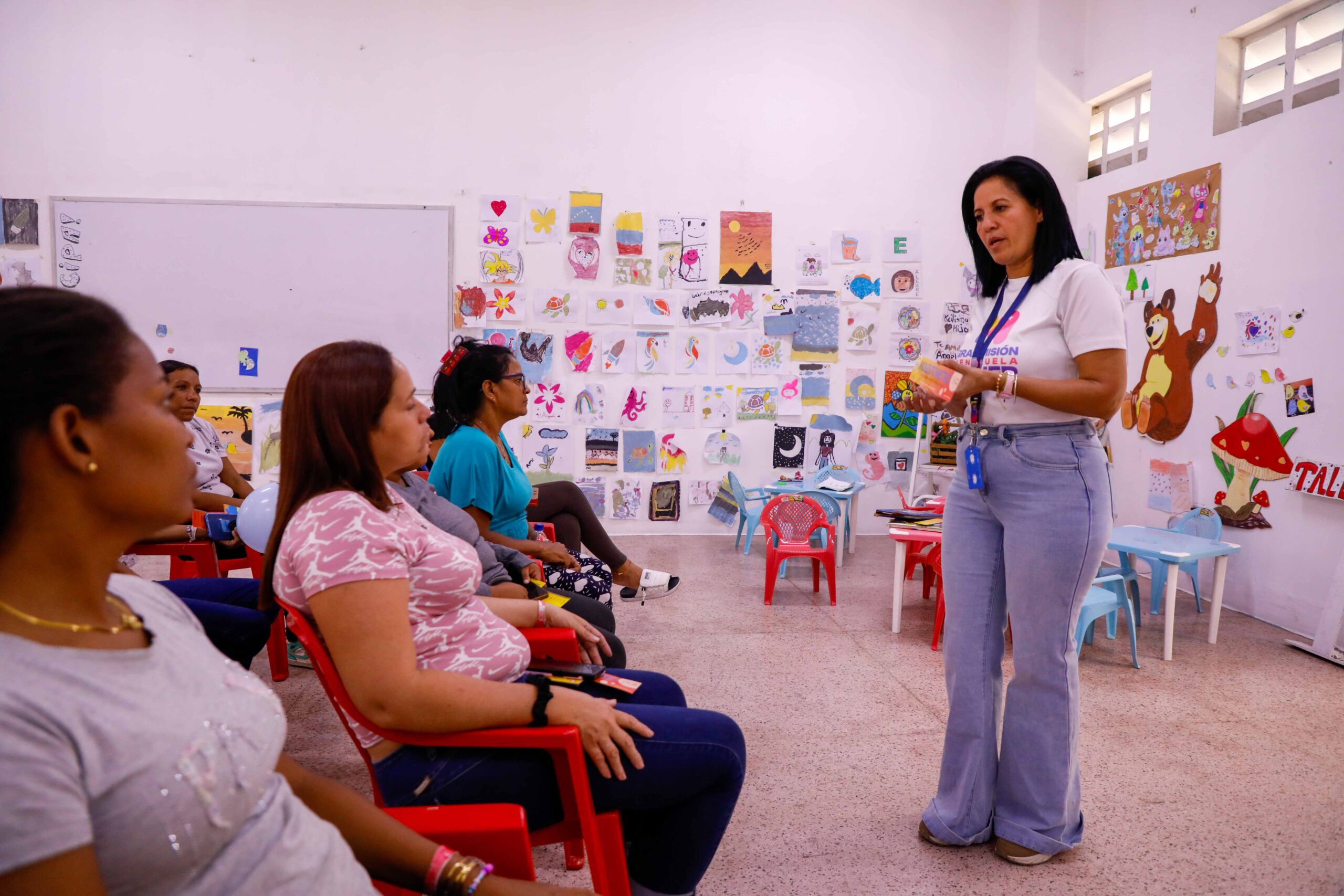 En este momento estás viendo MinMujer inspecciona atención integral a la infancia en el Campamento Transitorio de Coche