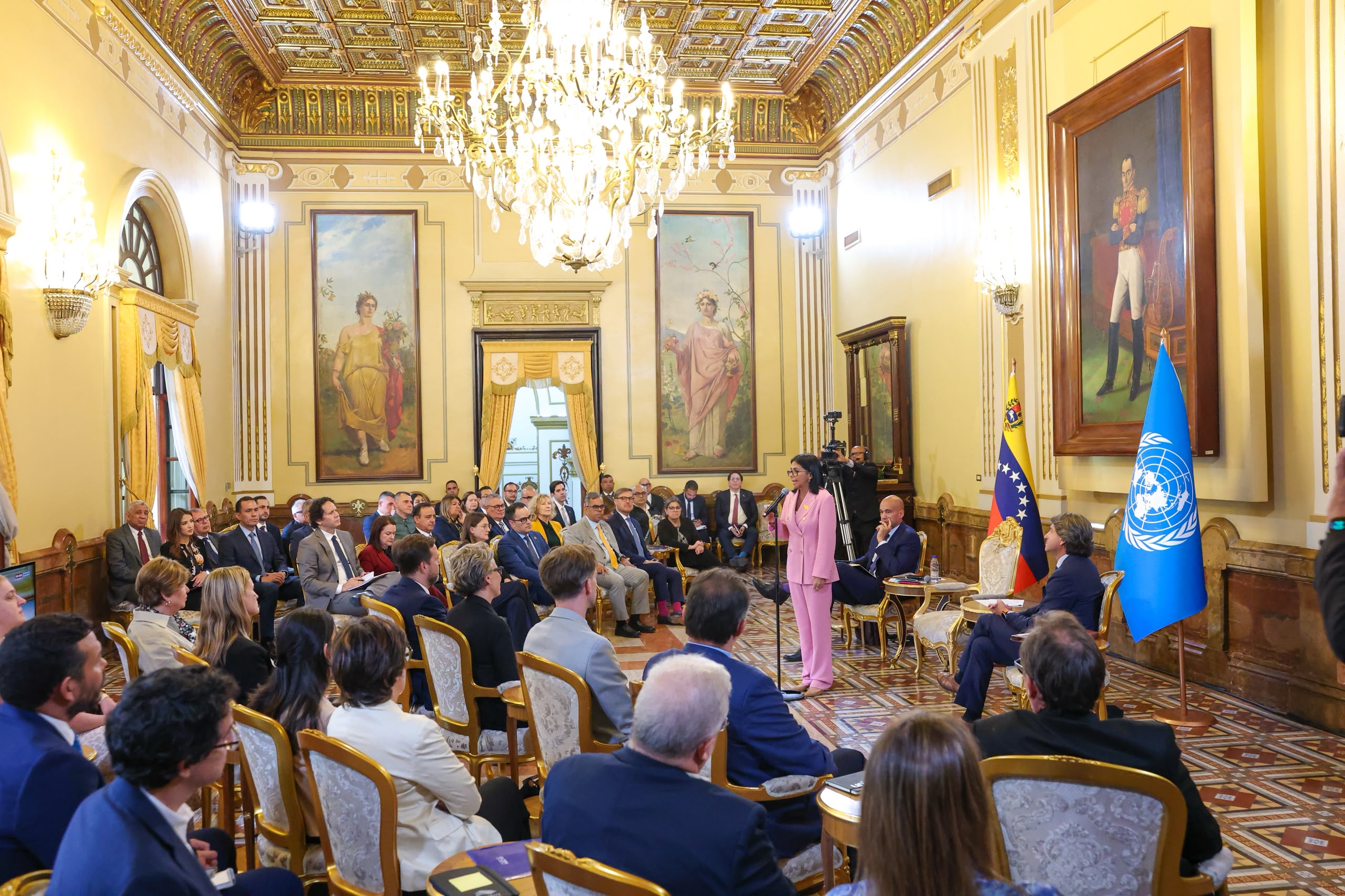 En este momento estás viendo Presidenta Delcy Rodríguez instala taller con la ONU para el plan de reconstrucción tras terremotos
