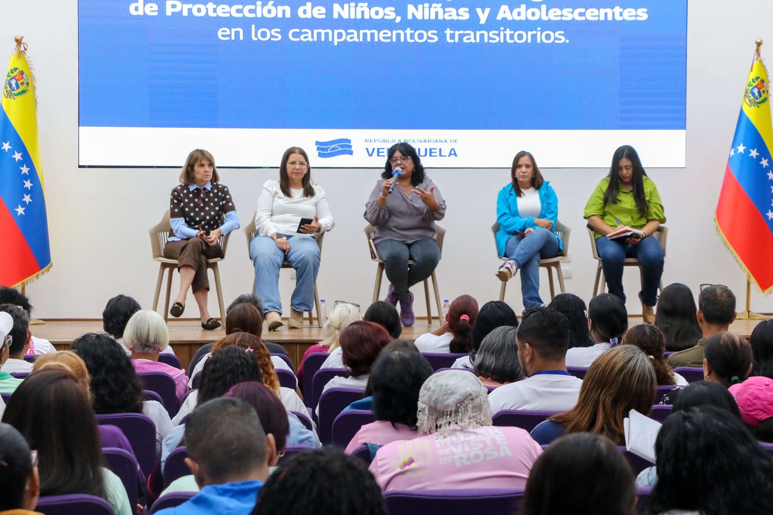 En este momento estás viendo Instituciones del Estado y UNICEF unen esfuerzos técnicos para asegurar un entorno protector a niñas, niños, adolescentes y madres lactantes en los campamentos transitorios