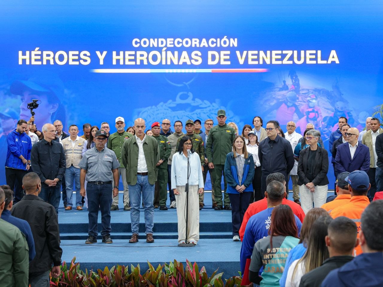 En este momento estás viendo Gobierno Bolivariano reconoce labor de servidoras y servidores públicos condecorados como Héroes y Heroínas de Venezuela tras emergencia sísmica