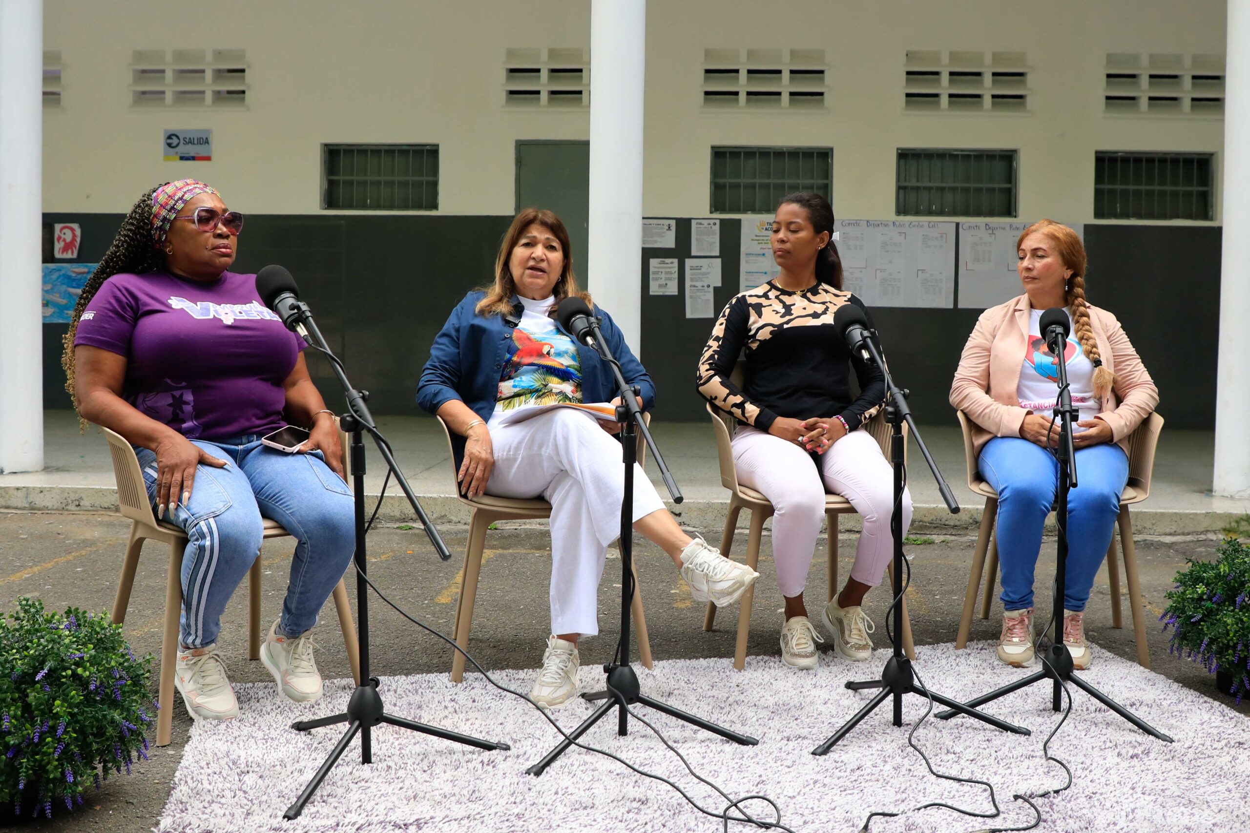 En este momento estás viendo La U.E. Pedro Emilio Coll se convierte en espacio de esperanza, organización y resguardo para las familias de la parroquia Coche