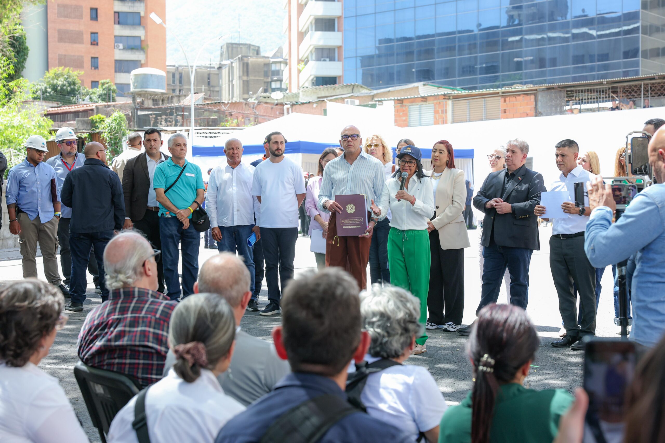 En este momento estás viendo Presidenta Delcy Rodríguez lanza plan crediticio con subsidio directo en encuentro con Juntas de Condominio