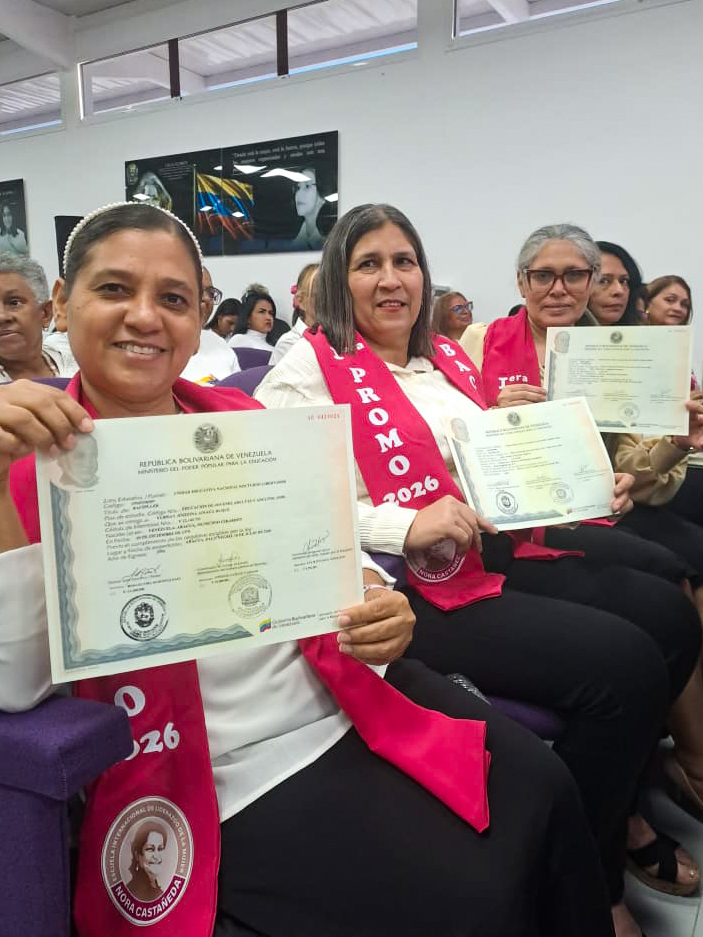 En este momento estás viendo Más de 100 Mujeres se Certifican como Bachilleres en la Escuela Internacional de Liderazgo de la Mujer «Nora Castañeda» en Aragua