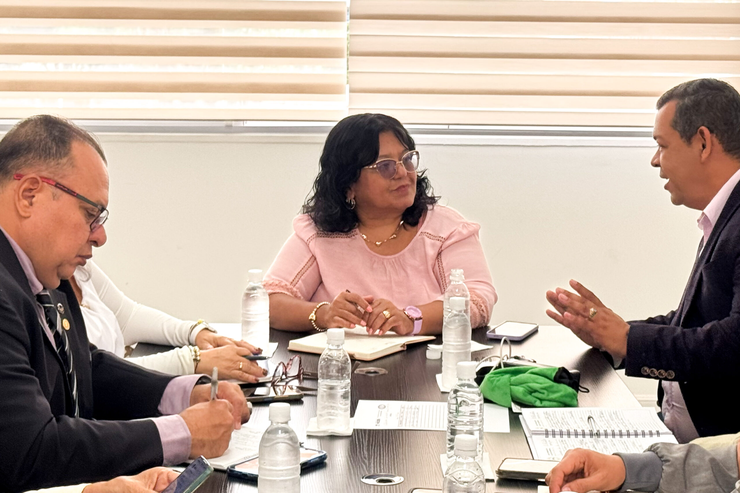 En este momento estás viendo Universidad Rómulo Gallegos y Escuela Internacional de Liderazgo de la Mujer impulsan alianza para ampliar la oferta académica formativa