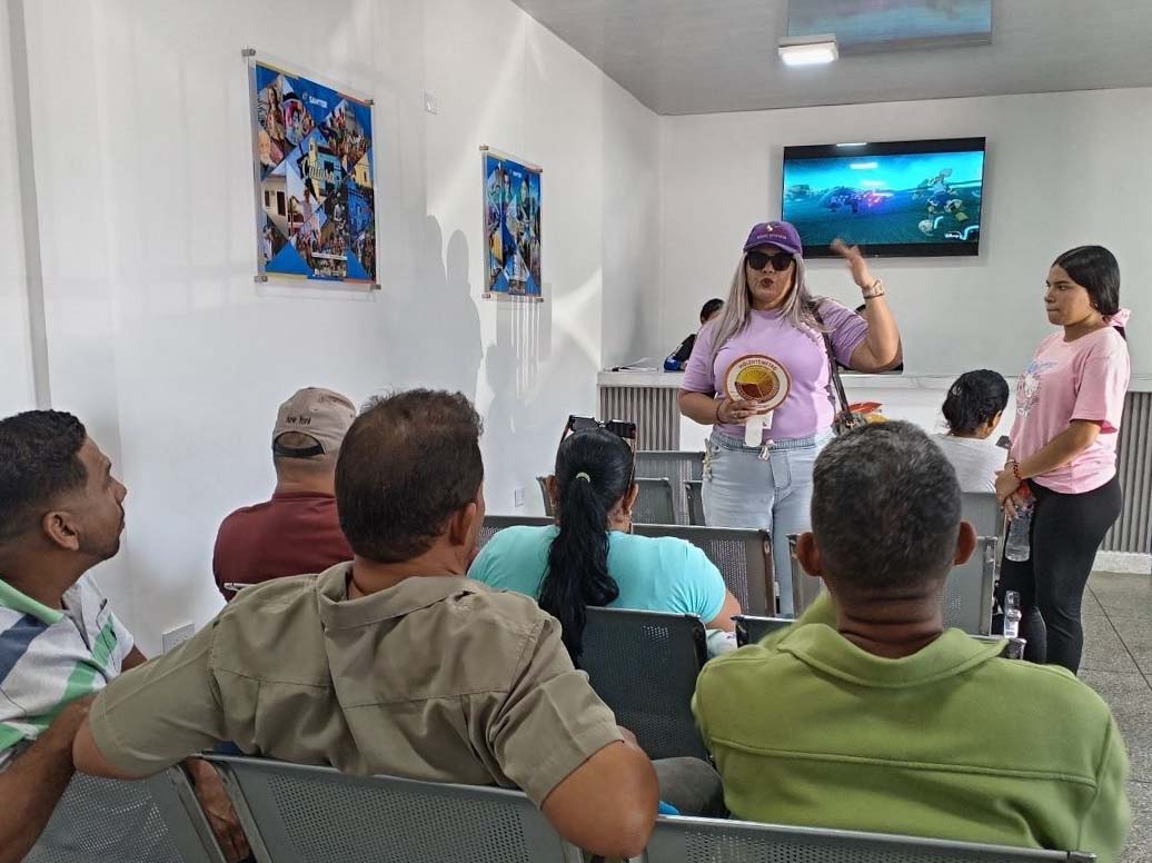En este momento estás viendo Instalan Punto Violeta en el Terminal de Cumaná para orientar sobre la prevención de la violencia de género