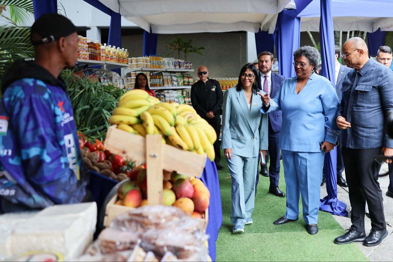 En este momento estás viendo Presidenta Delcy Rodríguez presenta modelo de la Comuna «Fe Socialista» a la Primera Ministra de Barbados Mía Mottley