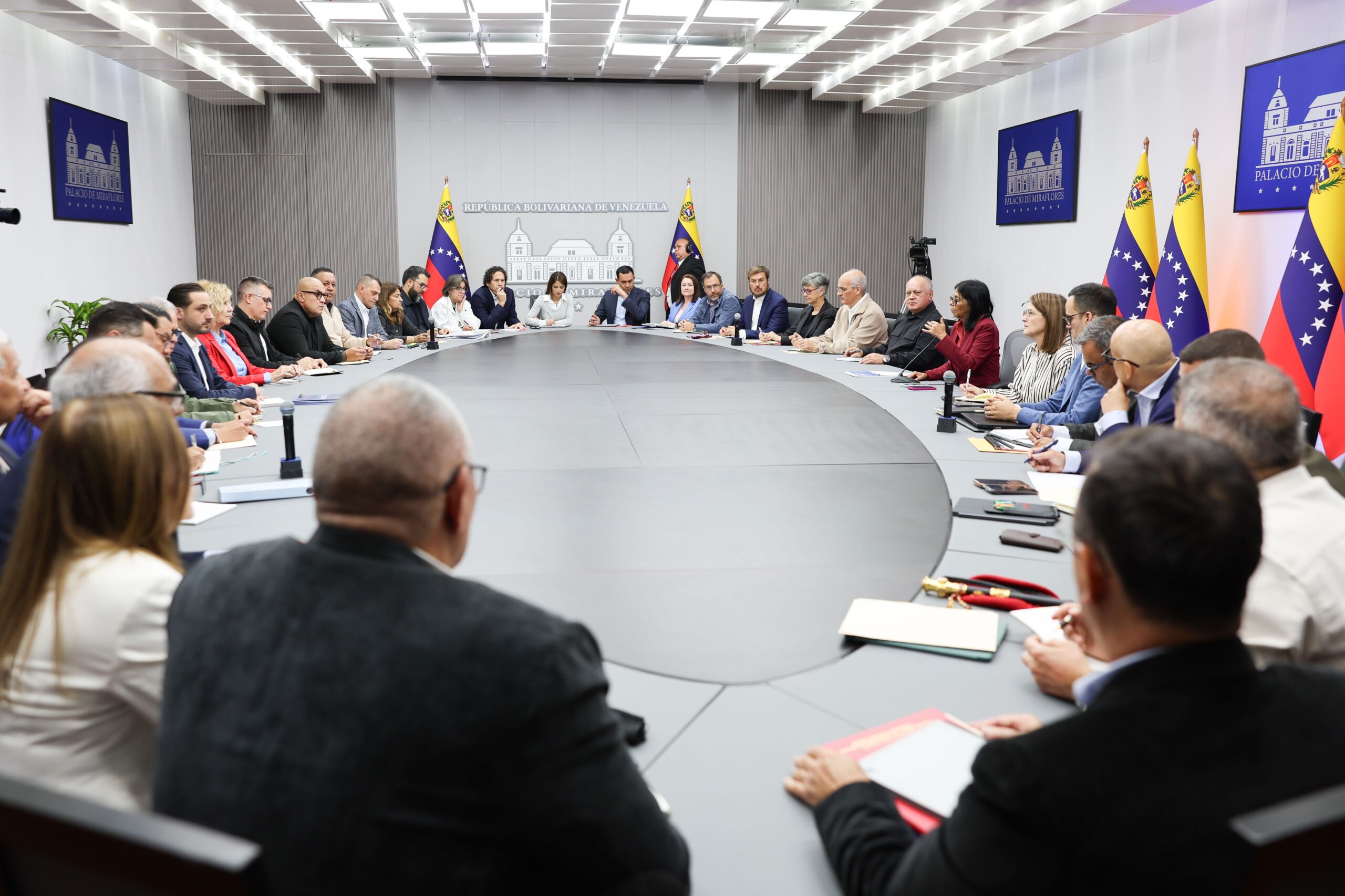En este momento estás viendo Presidenta Delcy Rodríguez lideró Consejo de Ministros desde el Palacio de Miraflores