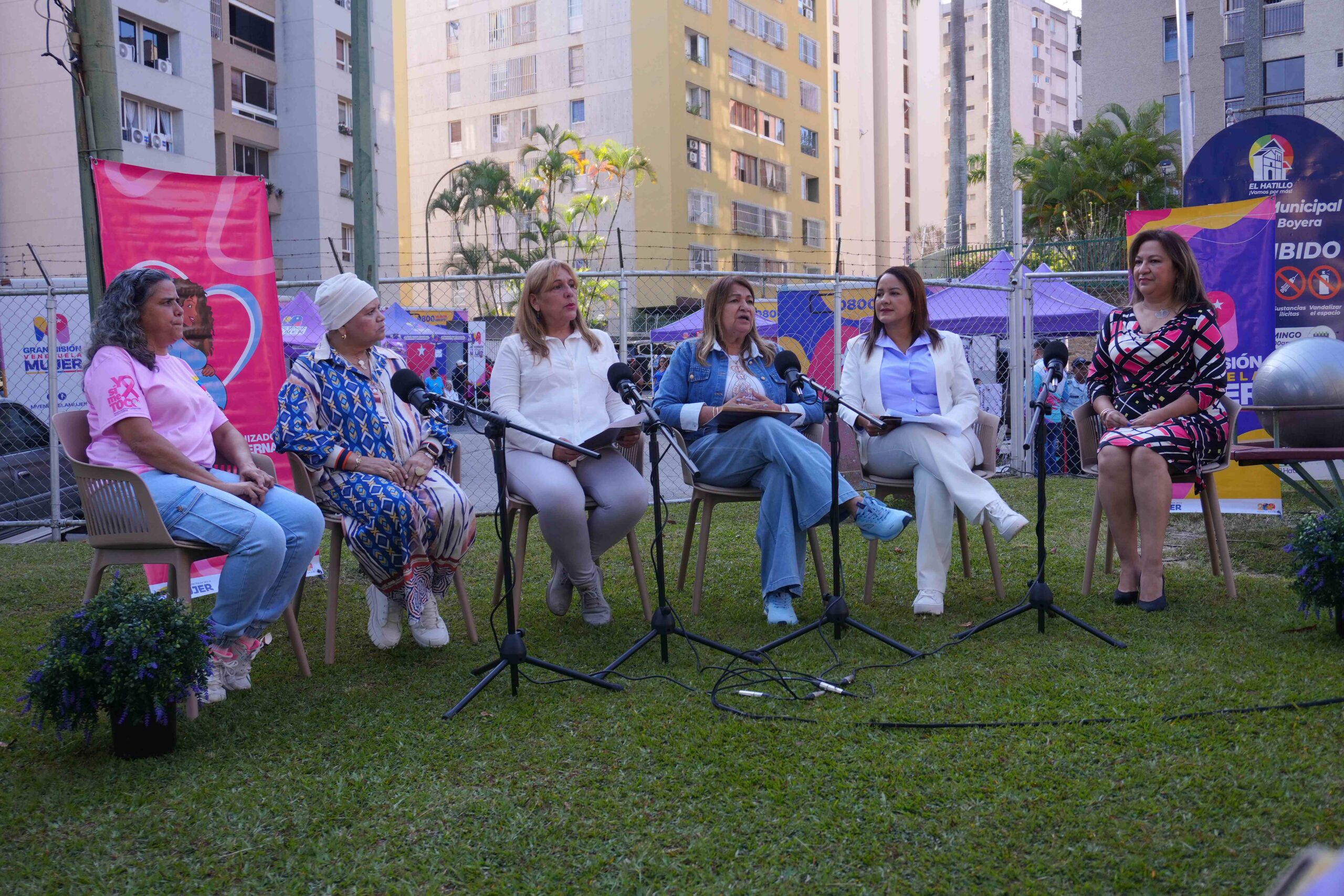 En este momento estás viendo Las experiencias del liderazgo femenino y las políticas de atención social protagonizaron una emisión especial de Alma de Mujer desde El Hatillo