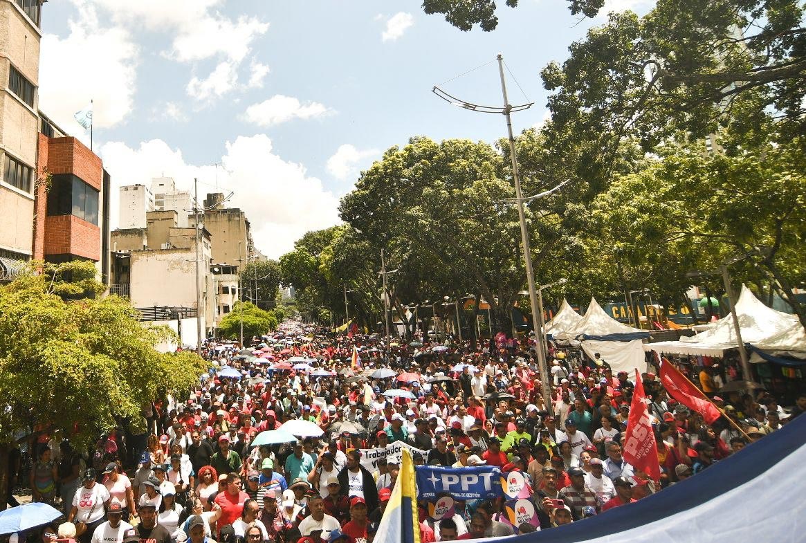 En este momento estás viendo Con orgullo y firmeza: Venezolanos respaldan en la calle el liderazgo de la Presidenta (E) Delcy Rodríguez en la ONU