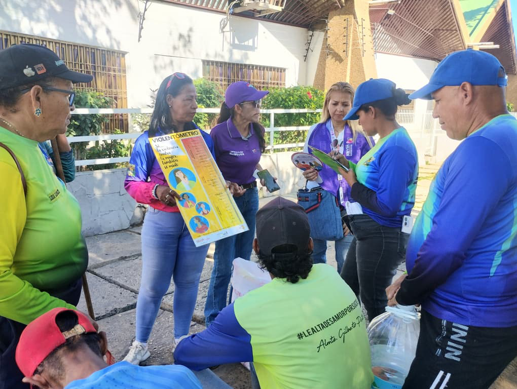 En este momento estás viendo MinMujer despliega nueva jornada del Punto Violeta en la Avenida Perimetral en Cumaná
