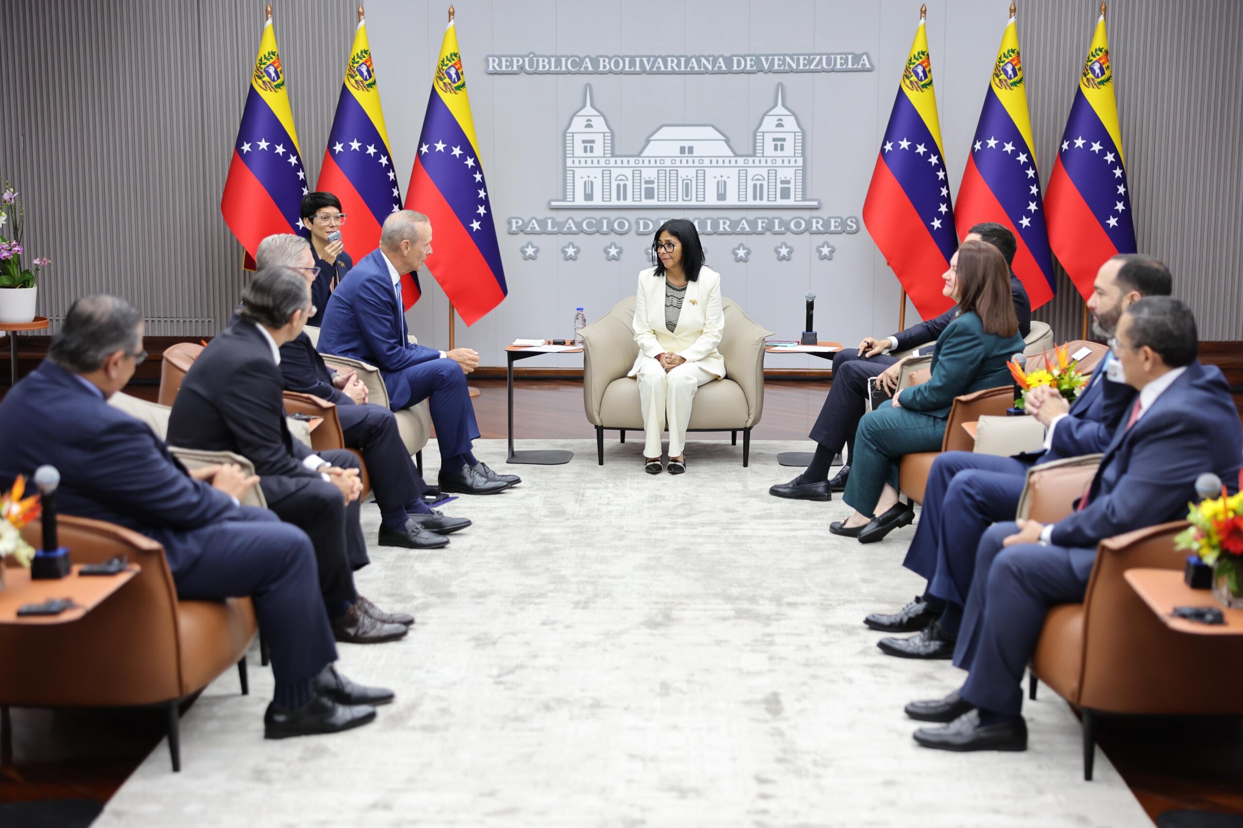 En este momento estás viendo Presidenta Delcy Rodríguez encabeza reunión estratégica con ejecutivos de Chevron