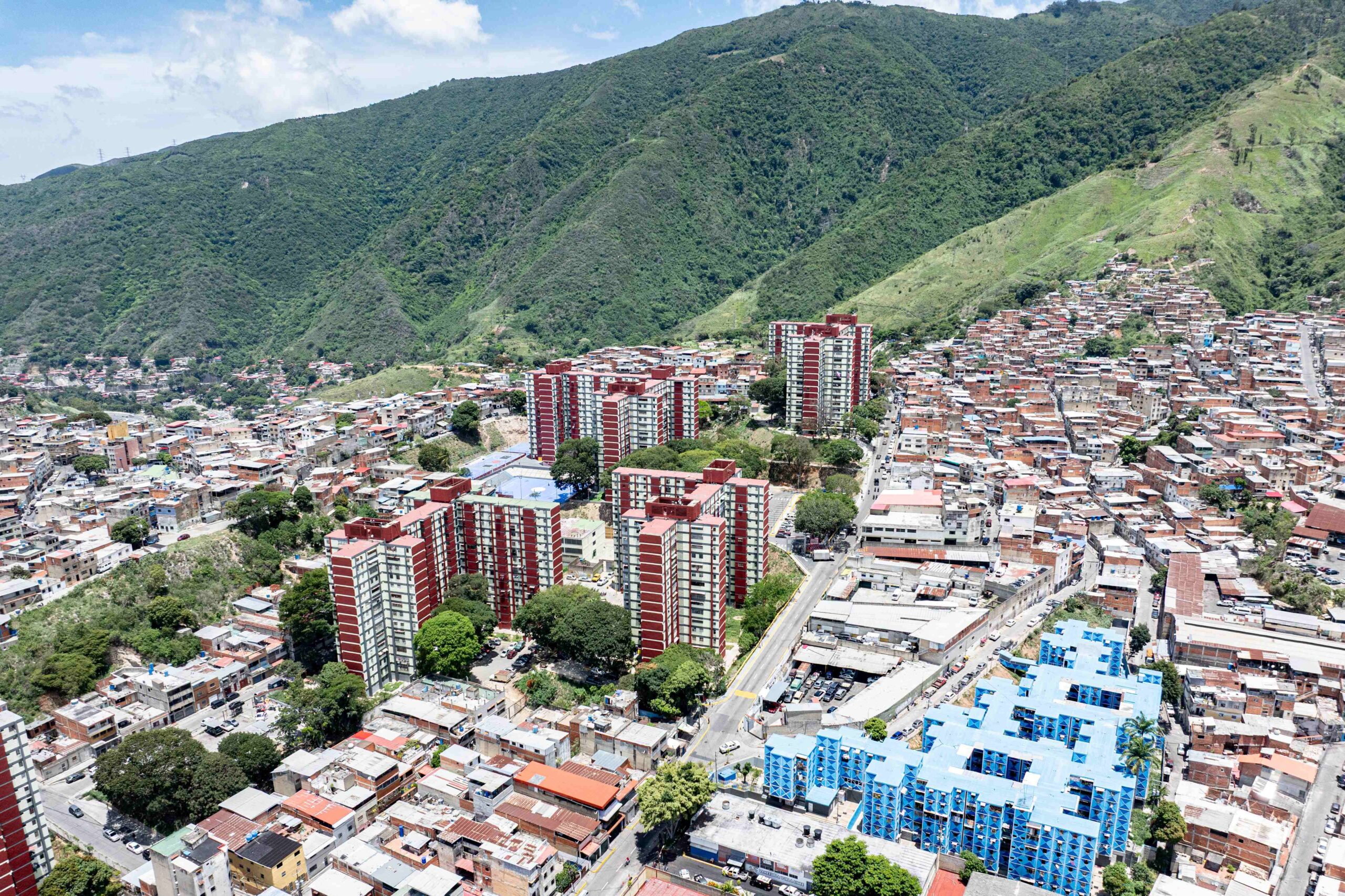 En este momento estás viendo Presidenta Delcy Rodríguez entregó más de 400 viviendas rehabilitadas en Caracas