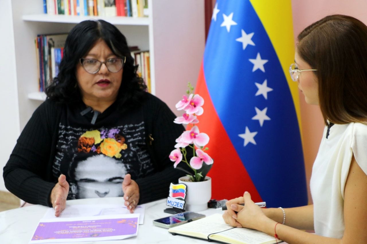 En este momento estás viendo «Que el interés por el arte y la cultura sea una manera de encontrarnos»: Viceministra Nancy Ortuño destaca espacios para las mujeres