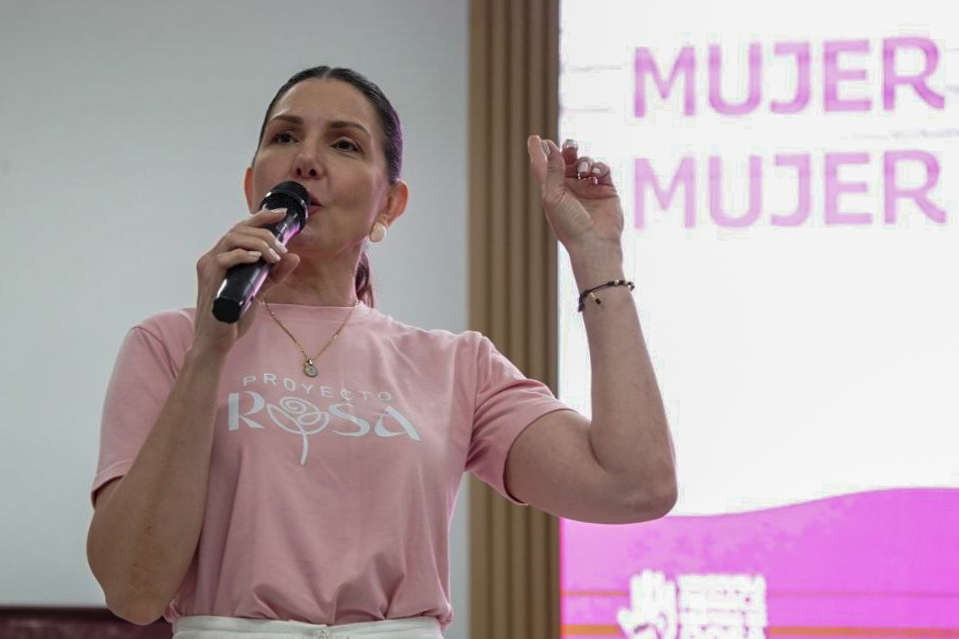 En este momento estás viendo En el Mes Rosa: Lideresas fortalecen el amor propio y la sanación emocional en la Escuela Internacional «Nora Castañeda»