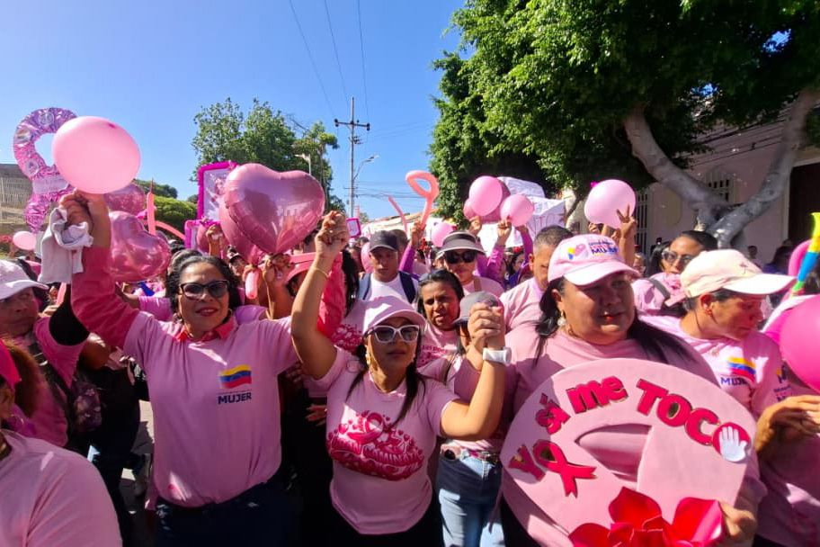 En este momento estás viendo ‎Cumaná se viste de rosa para conmemorar el mes de la lucha contra el cáncer de mama