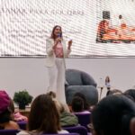 «Mujer que sana, mujer que ama»: Laura Pineda ofreció una transformadora ponencia sobre el perdón y la fe en la sede de MinMujer
