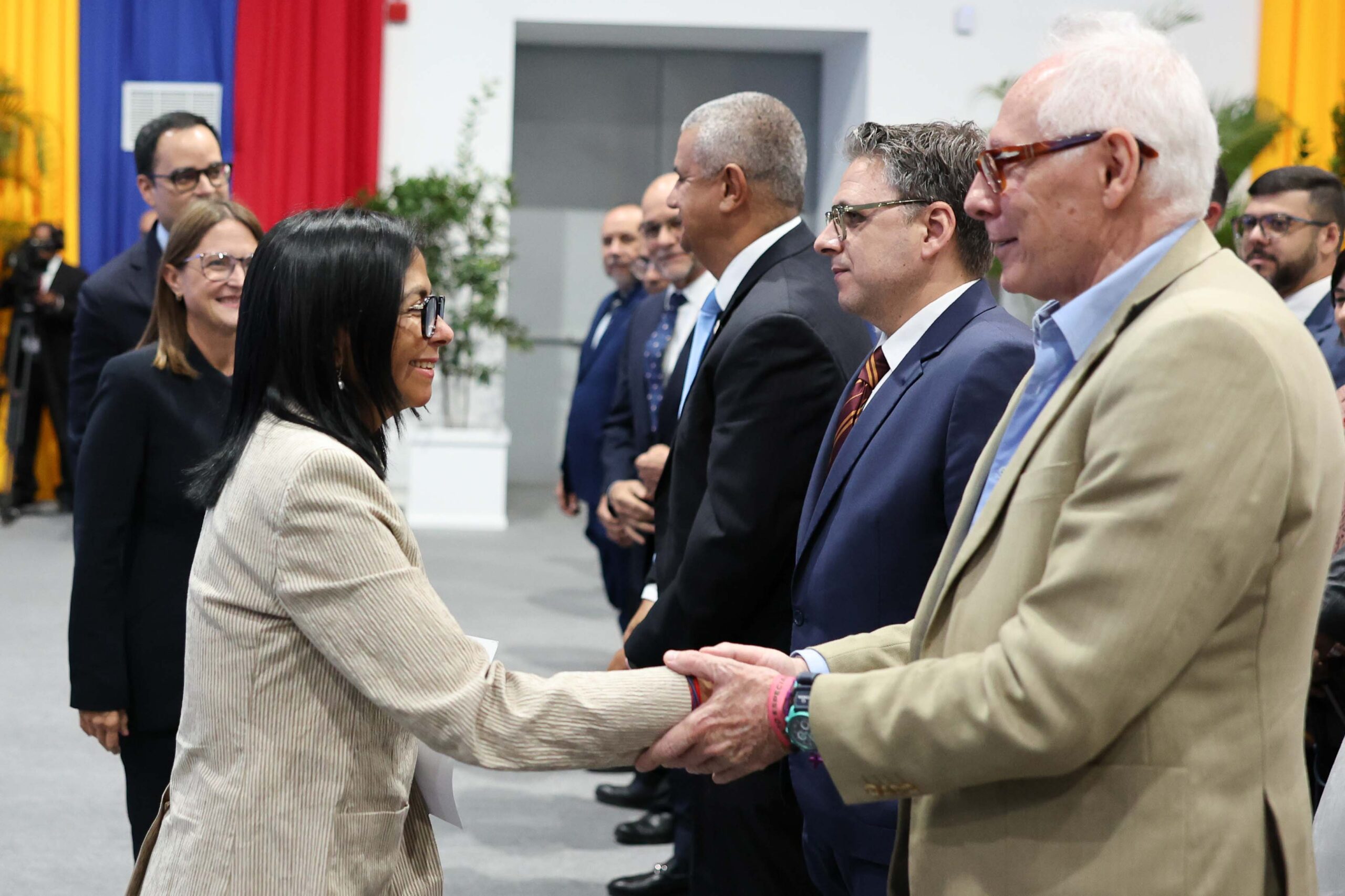 En este momento estás viendo Presidenta Delcy Rodríguez dirige sesión del Consejo Nacional de Economía en la apertura del encuentro con el Grupo BID