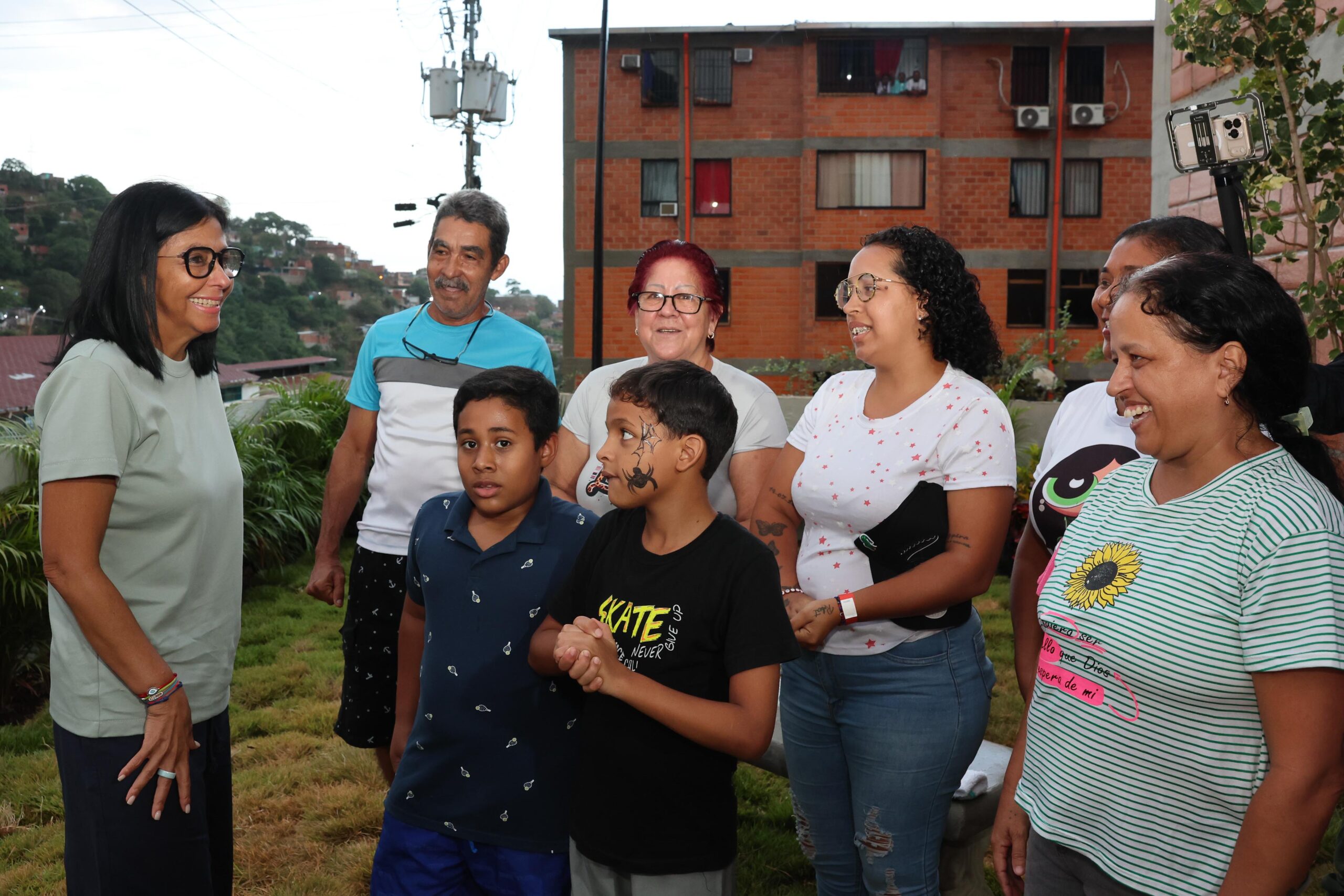 En este momento estás viendo Presidenta Delcy Rodríguez entrega 607 viviendas rehabilitadas y asigna financiamiento para condominios