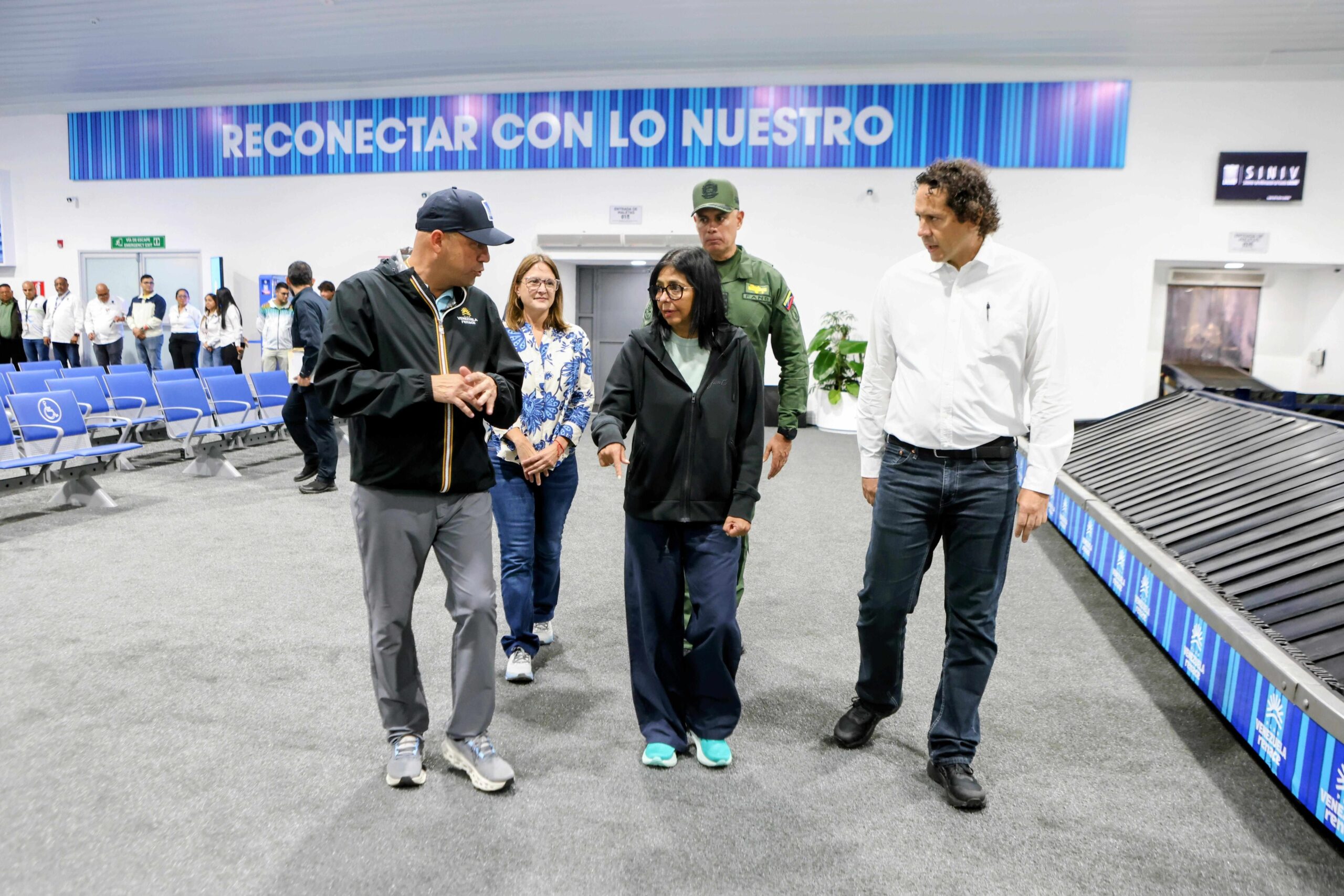 En este momento estás viendo Presidenta Delcy Rodríguez inaugura Terminal Temporal de Desembarque Nacional en Aeropuerto Internacional de Maiquetía
