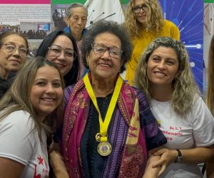 FRENTE-BICENTENARIO-CON-MARIA-LEON-1