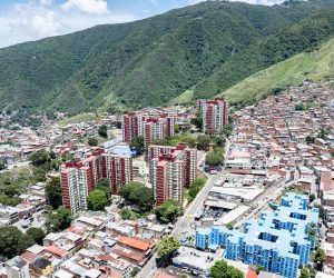 NDP_Presidenta_Delcy_Rodríguez_entregó_más_de_400_viviendas_rehabilitadas-compressed