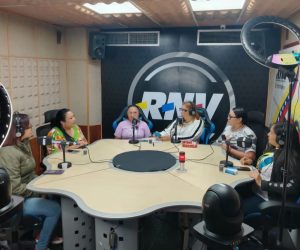 photo_5111893758608870596_y